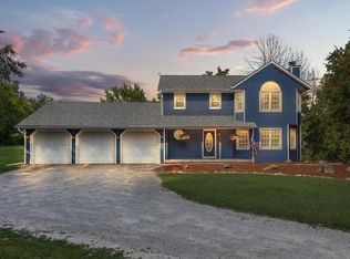 W2240 Hanson Rd, Jefferson, WI 53549