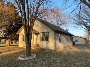 125 S Highland St, Conway Springs, KS 67031