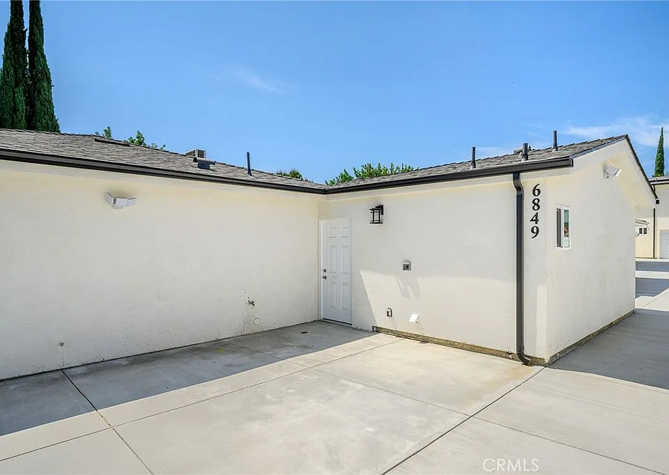 6849 De Celis Pl