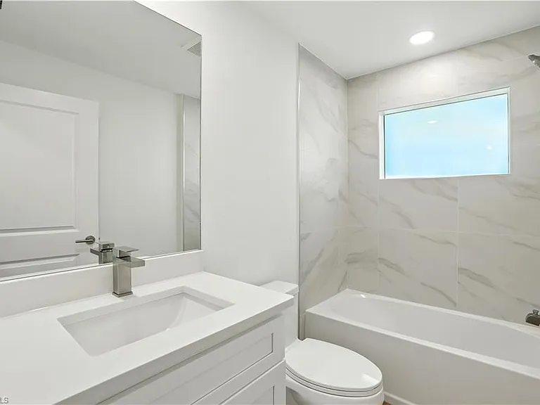 2607 38th St SW — Photo 18