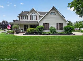 627 W Caledonia St, Howell, MI 48843