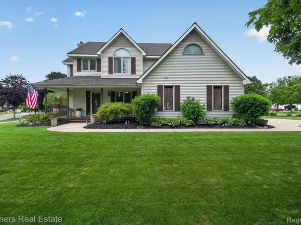 627 W Caledonia St, Howell, MI 48843