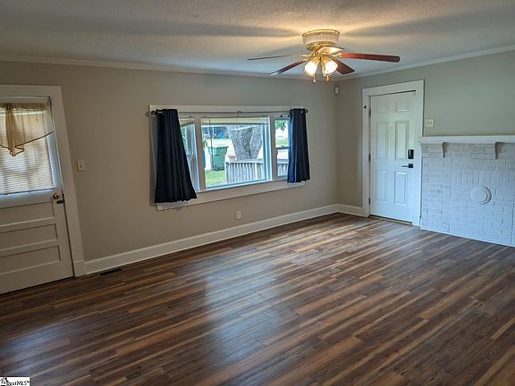 5th image of 223 Marshall Cir