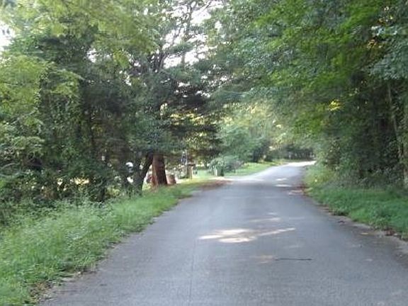Exterior Neighborhood (street photo)