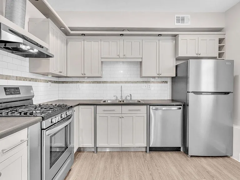 1046 Tilden St NW #C — Photo 12