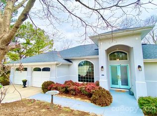 5880 Flintlock Ct, Hickory, NC 28601
