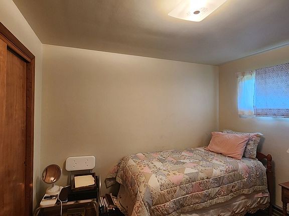 5th image of 717 Hillcrest Lane