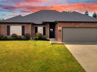 1441 Colonel McNeil Dr, Prairie Grove, AR 72753