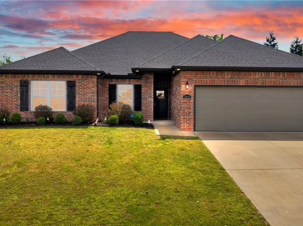 1441 Colonel McNeil Dr, Prairie Grove, AR 72753