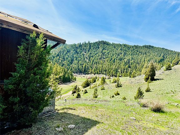 5th image of 31 Packer Gulch Rd