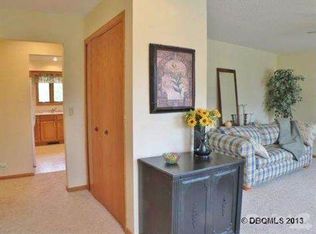 4922 Little Valley Dr, Dubuque, IA 52002