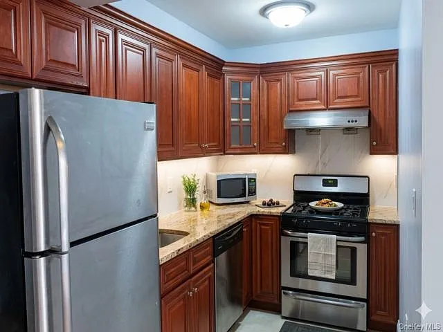 1 bed, 1.0 bath, 582 sqft, $2,400 — Photo 2