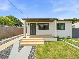 1861 NW 27th St, Miami, FL