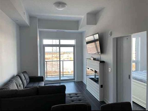 3rd image of 5055 Greenlane #610