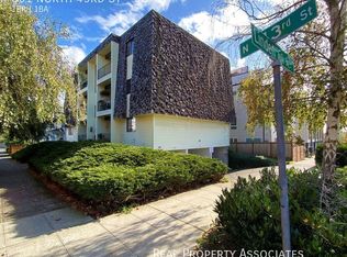 801 N 43rd St APT 3B, Seattle, WA 98103