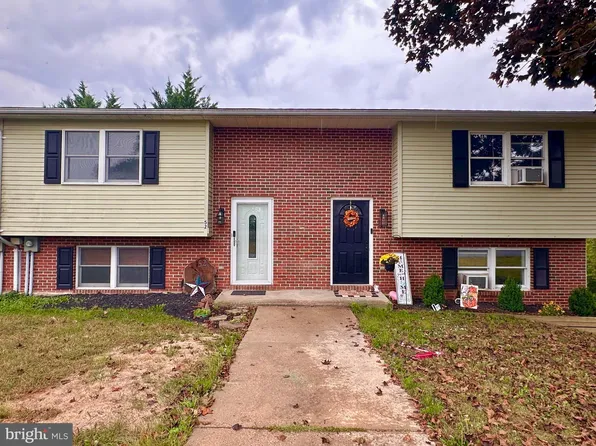 52 Nottingham Dr, Chambersburg, PA 17201