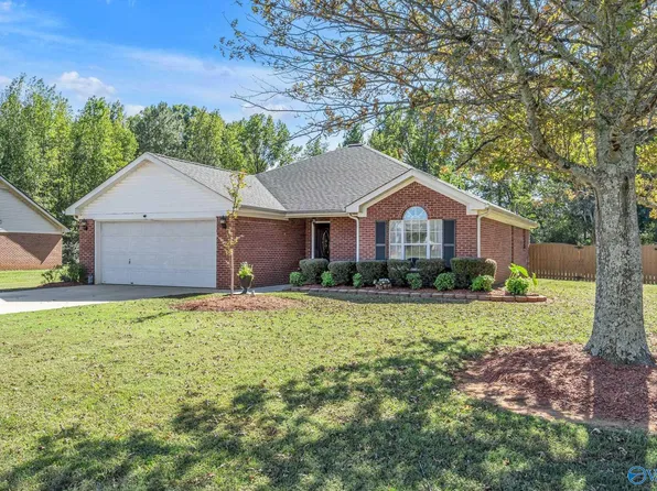 208 Willow Run Dr, Hazel Green, AL 35750