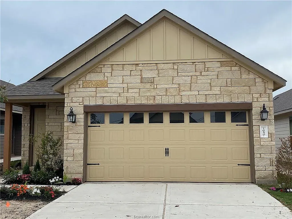3 bed, 1317 sqft, $2,250 — Photo 1