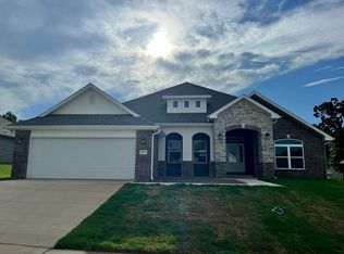 815 Silver Oaks Dr, Carl Junction, MO 64834