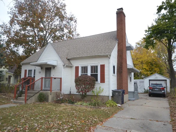 1127 Hill Ave, Elgin, IL 60120