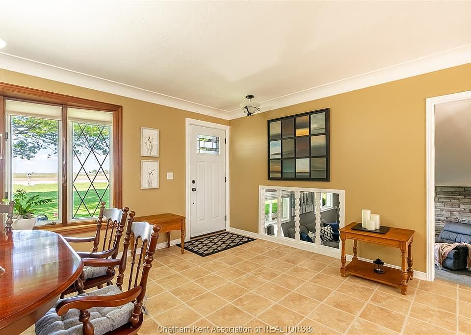 7th image of 21095 Victoria Rd