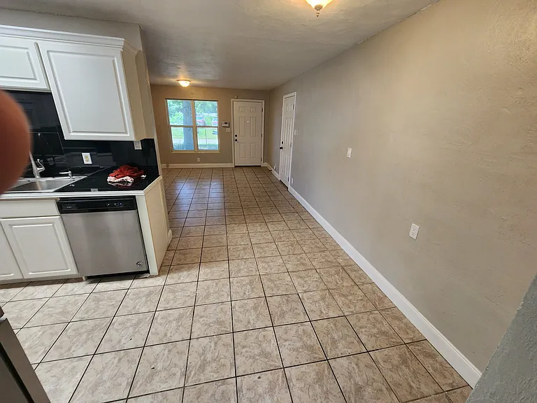 1216 Deneece Ter — Photo 2