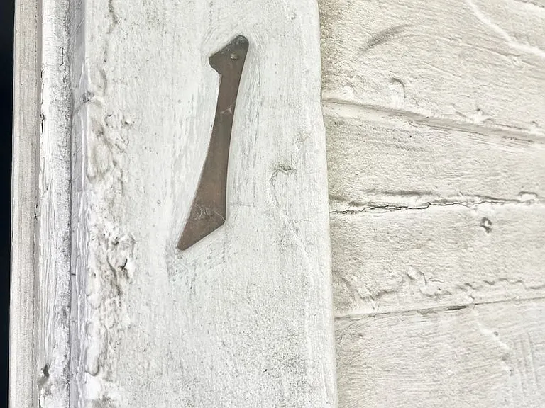 637 W Ormsby — Photo 1