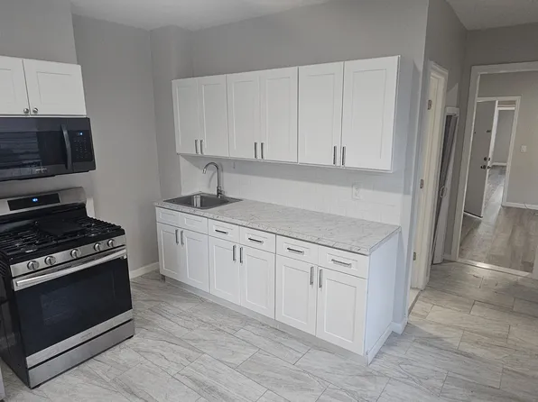 779 Montgomery Street image 11 of 12