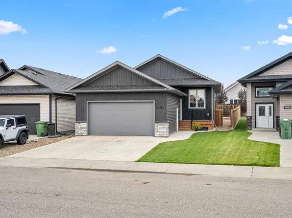 7306 E 35th St, Lloydminster, AB T9V 3P8