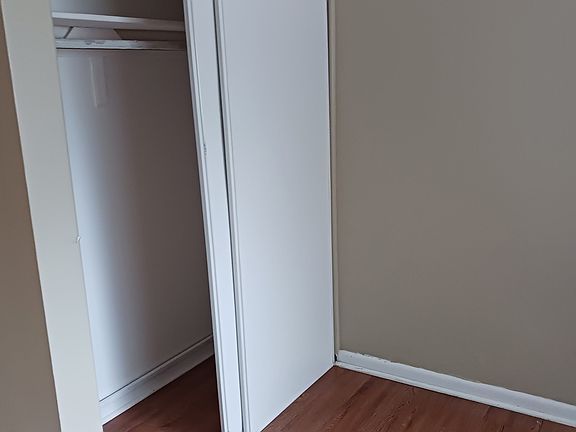 5th image of 444 W Marshall St