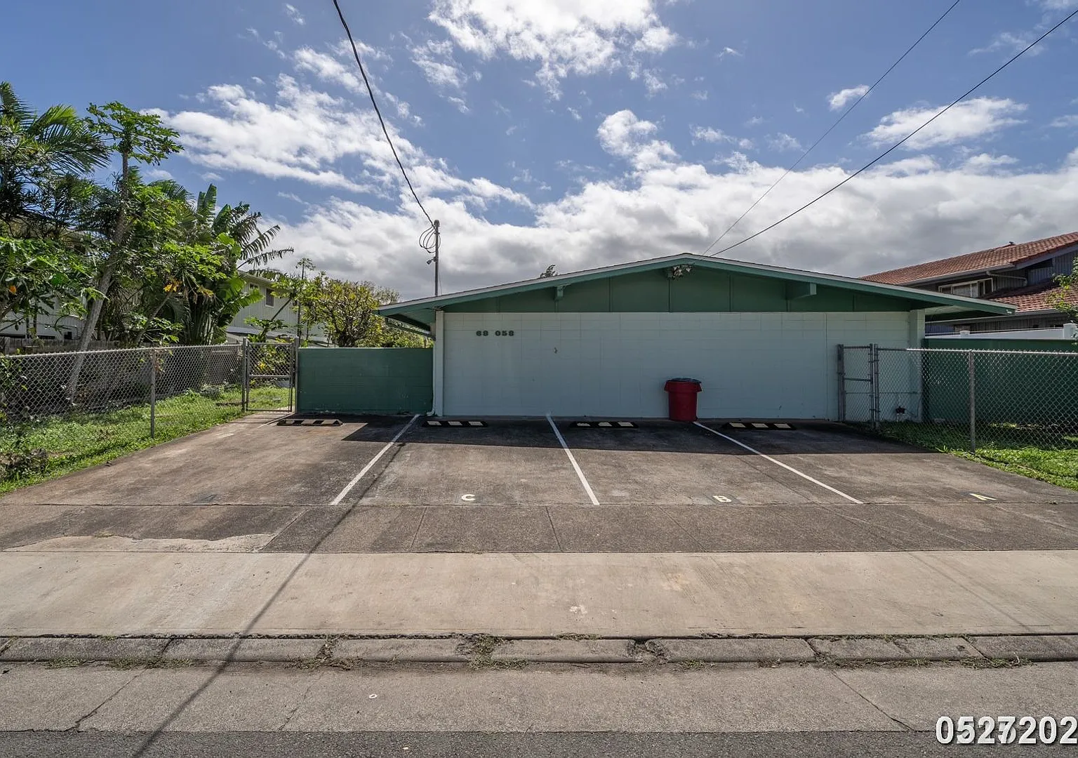 $3100 / 2 Bed / 1 Bath / 1 Parking In Waialua — Photo 1
