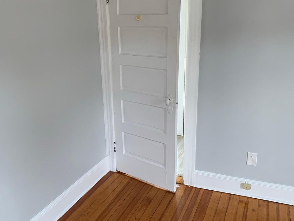 1st image of 8 Woodland Ave