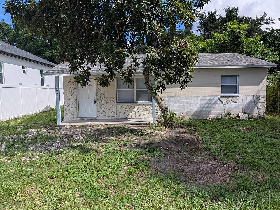 3606 E Comanche Ave