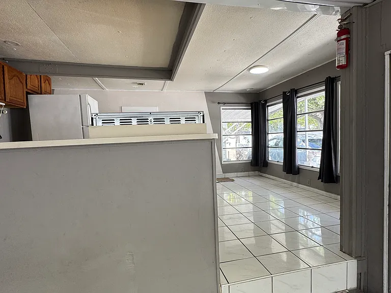 805 SW 1st St #5 — Photo 3