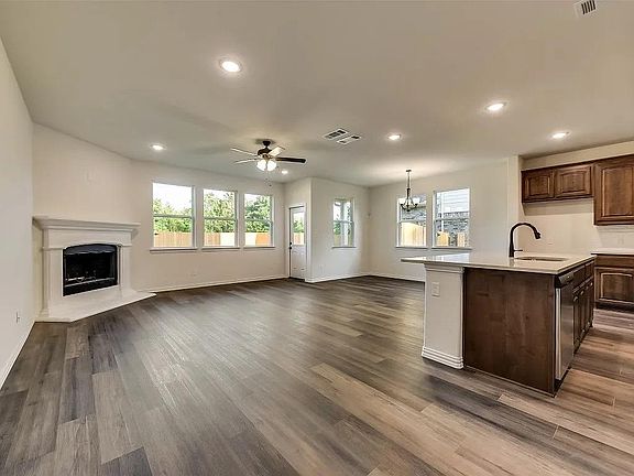 4th image of 755 Copley St