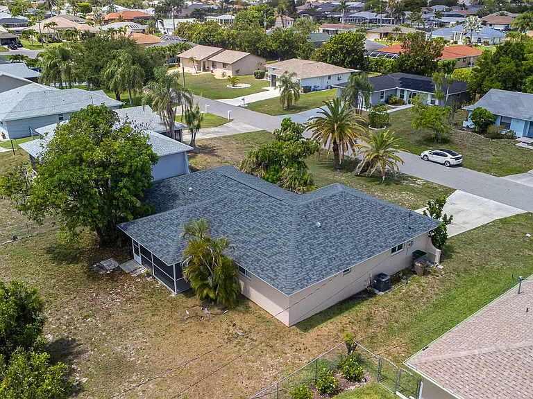 3733 SW 1st Ave — Photo 5