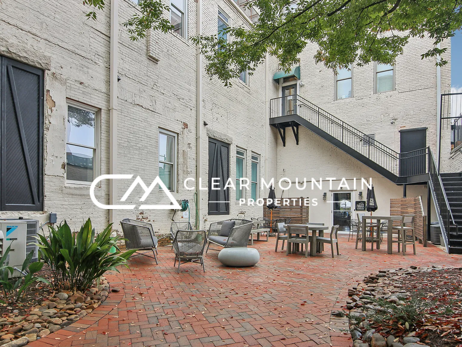 Palmetto Lofts | Downtown Spartanburg Living Historic Charm. Modern Living. Downtown Convenience. — Photo 2