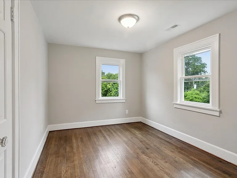 101 Pulaski St — Photo 16