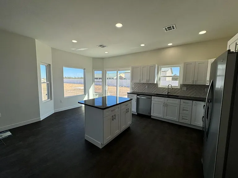 205 Unruh St #B — Photo 12