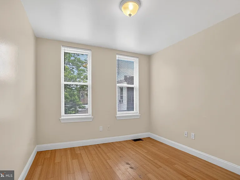 1953 E Stella St — Photo 15
