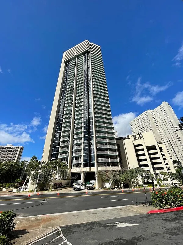1 bed, 1.0 bath, 766 sqft, $2,400 — Photo 1