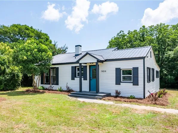 1404 N Forest Ave, Hartwell, GA 30643