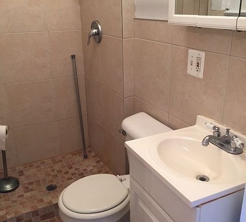 4th image of 2051 W Division St APT 2R