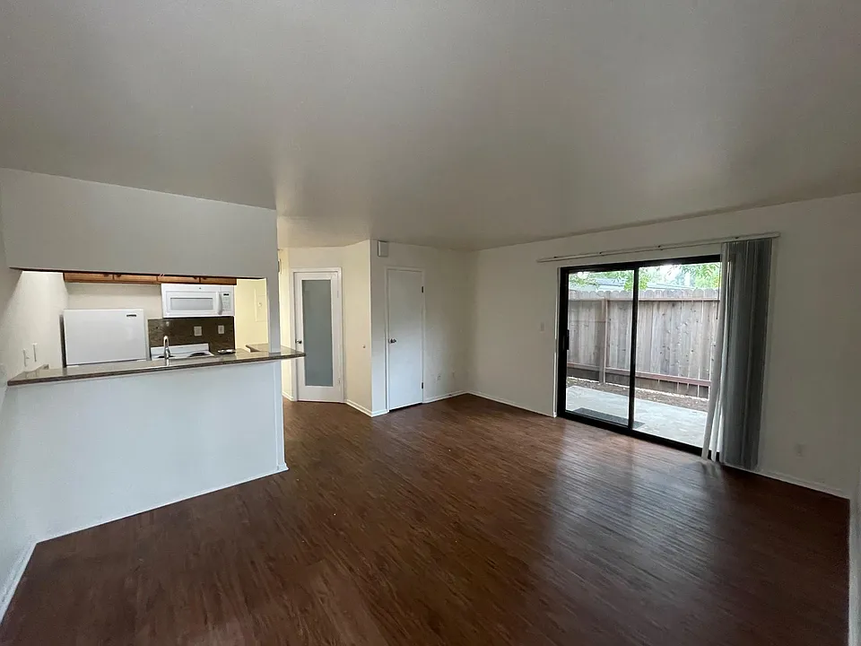 423 W Gutierrez St #11