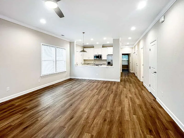 39 Travis St — Photo 8