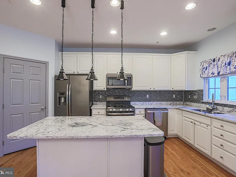 9300 Summit View Way — Photo 16