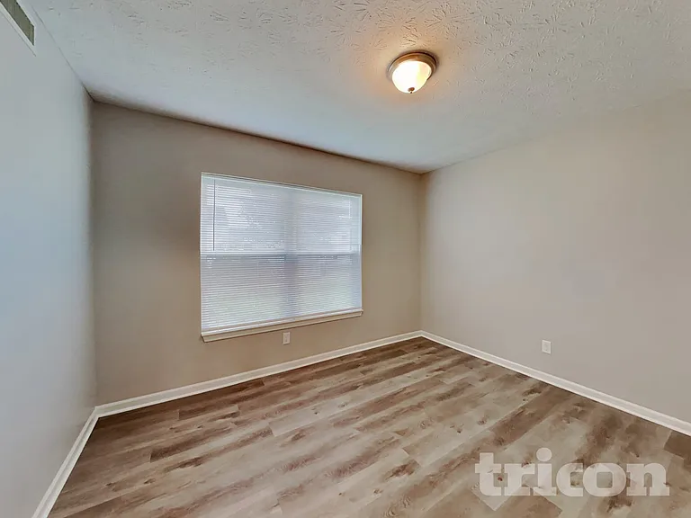 6804 Smithfield Blvd — Photo 5