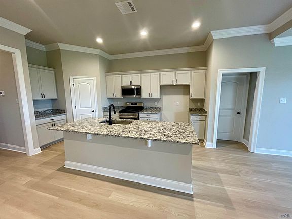 2nd image of 106 Oriole St