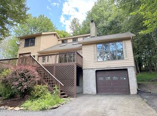 2014 Roamingwood Rd, Lake Ariel, PA 18436