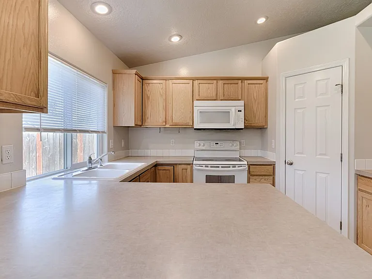 637 E Blue Heron St — Photo 15